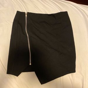 asymmetrical mini skirt with zipper slit